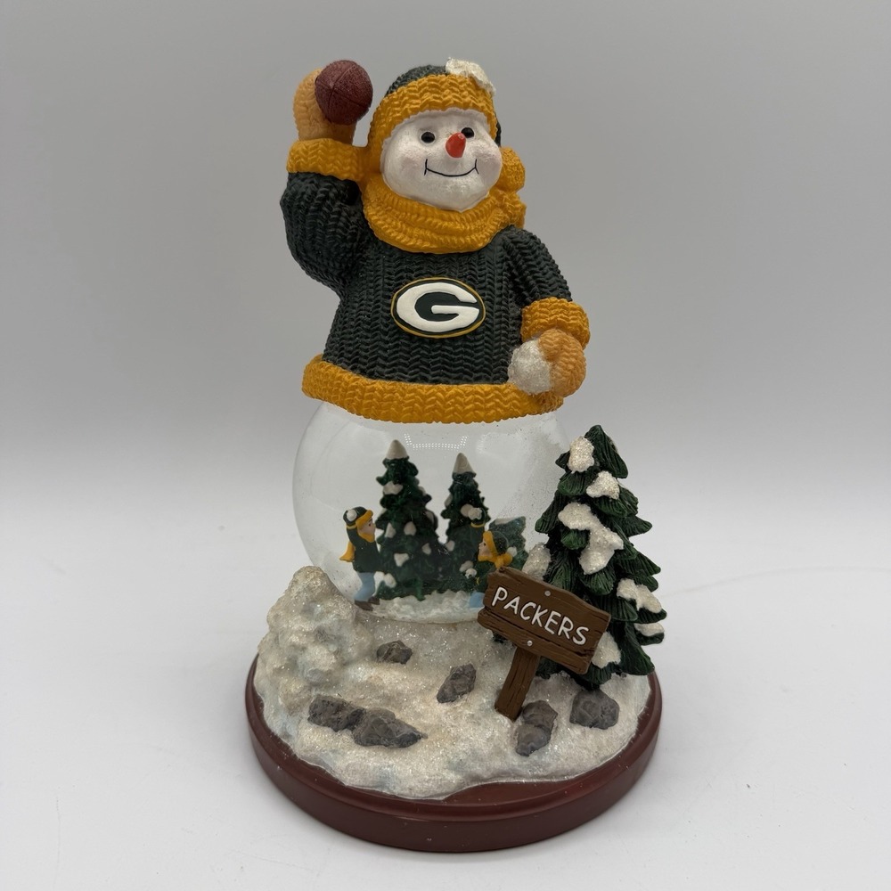 Vintage Memory Co Green Bay Packers Snowfight Snowman Snowglobe Figurine NFL